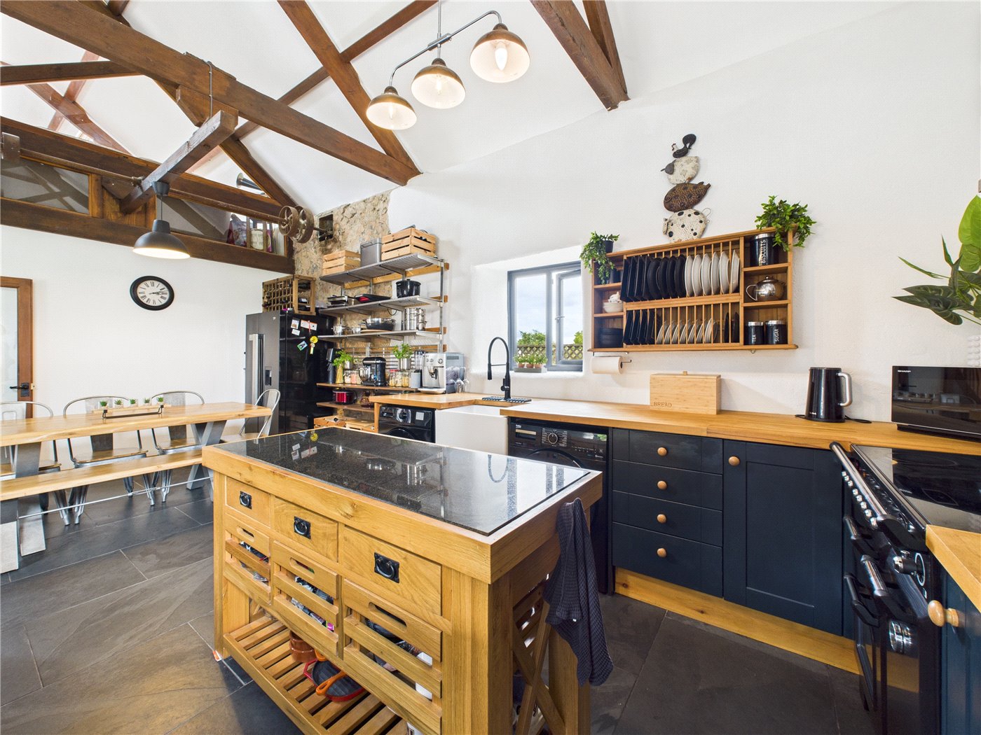 Kitchen & Living